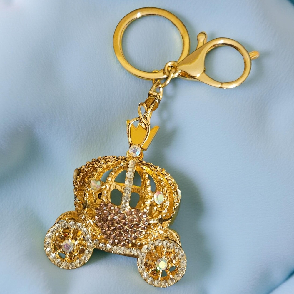 Carriage Rhinestone Keychain - Picture 3 of 4